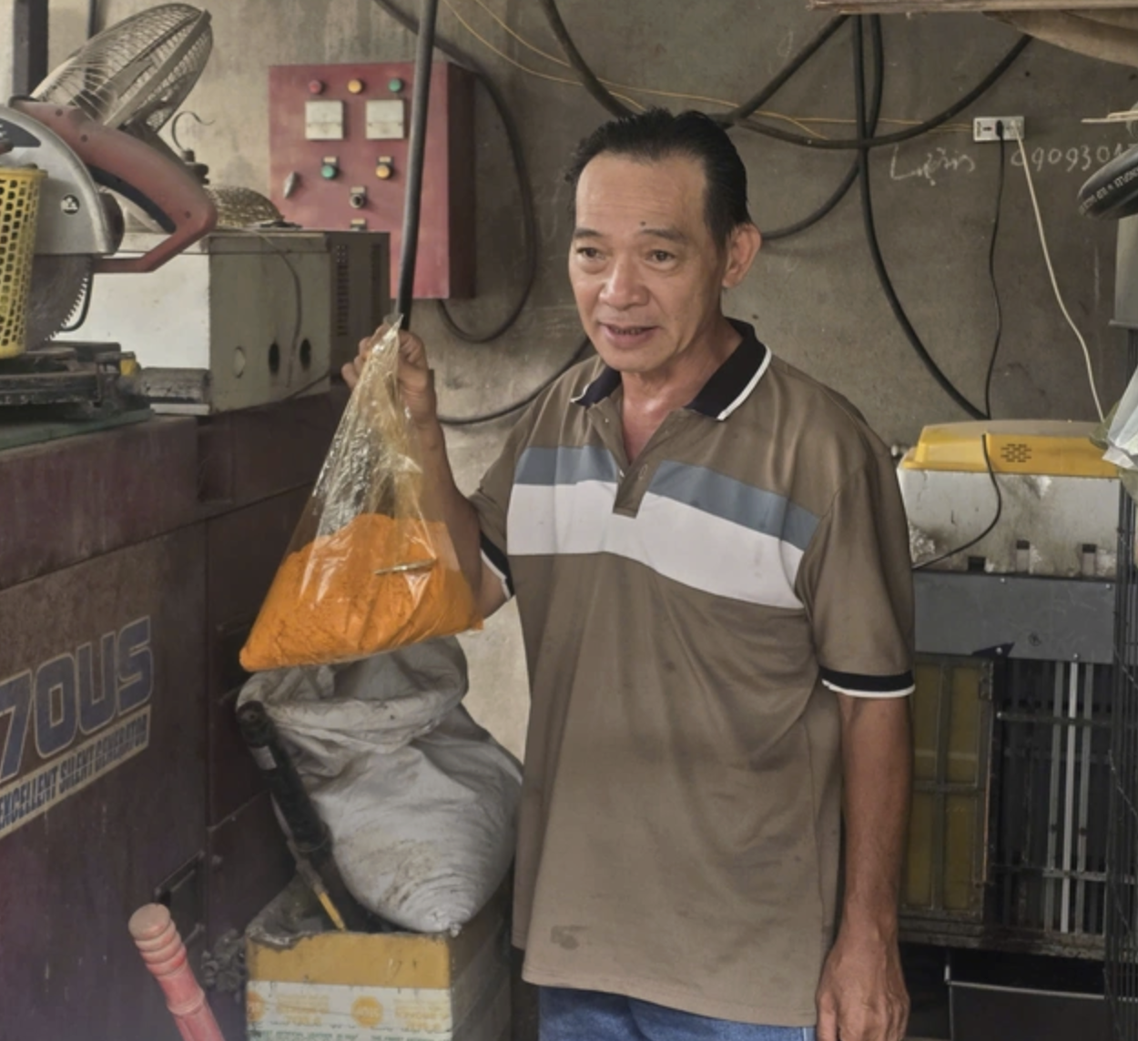 Góc khuất vụ xăng A95 giả vừa bị Công an TPHCM triệt phá - Ảnh 1.