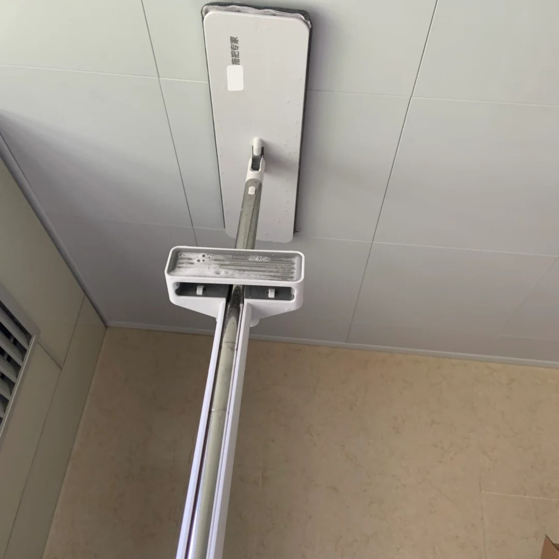 Sát Tết mới nhận ra: Dọn nhà vệ sinh siêu khó, nhưng nếu làm đúng 6 mẹo này - sạch như mới xây luôn- Ảnh 2.