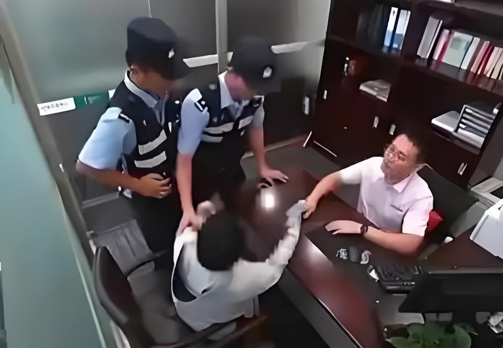 Không chấp nhận bị lừa mất 350k, sinh viên một trường đại học tự điều tra, cuối cùng bị lừa thêm 450 triệu- Ảnh 1.