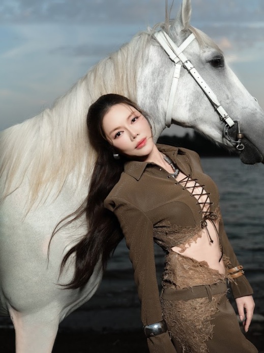 Lý Nhã Kỳ khoe nhan sắc quyến rũ tại resort trăm tỷ riêng ở Đồng Nai- Ảnh 3.