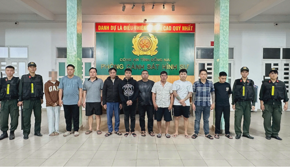 Nhóm đối tượng cho vay lãi suất cao 1095 % / năm bị bắt giữ tại Đồng Nai - Ảnh 1.