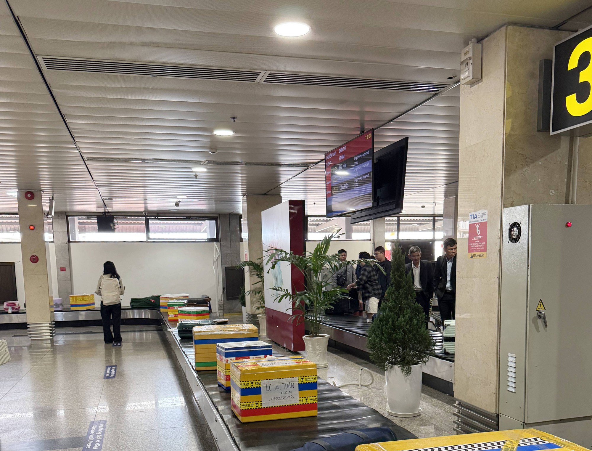 1 thứ chỉ có ở sân bay Việt Nam khiến khách Tây thốt lên: "Nhìn là biết ngay nước nào!" - Ảnh 2.