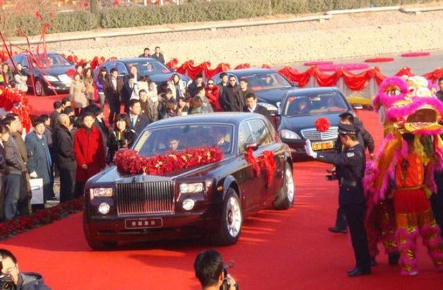 Nữ diễn viên lấy chồng Chủ tịch: Đám cưới 500 mâm, 100 chiếc Rolls-Royce rước dâu và cú sốc sau 15 tháng chung nhà- Ảnh 5.