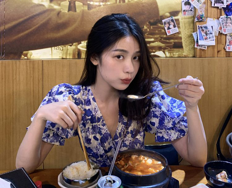 Ngày càng nhiều người còn trẻ đã "vật vã" vì bệnh thận, bác sĩ nói thẳng: 5 thói quen này "phá thận" nhanh hơn nhịn tiểu- Ảnh 2.