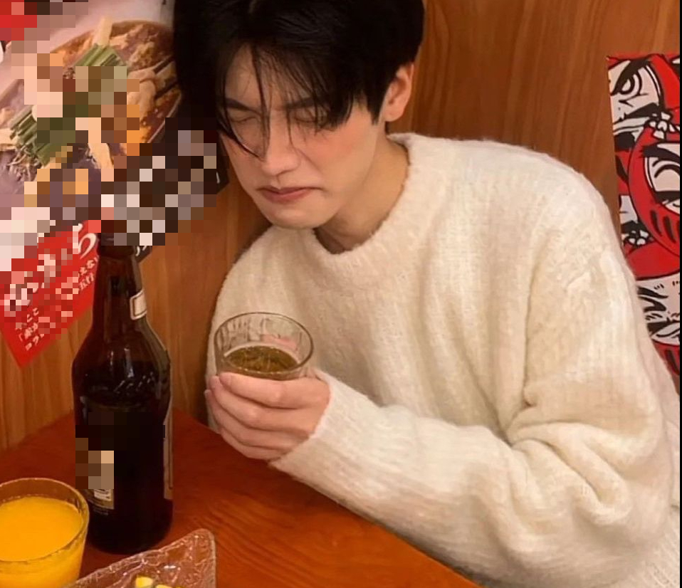 Ngày càng nhiều người còn trẻ đã "vật vã" vì bệnh thận, bác sĩ nói thẳng: 5 thói quen này "phá thận" nhanh hơn nhịn tiểu- Ảnh 3.