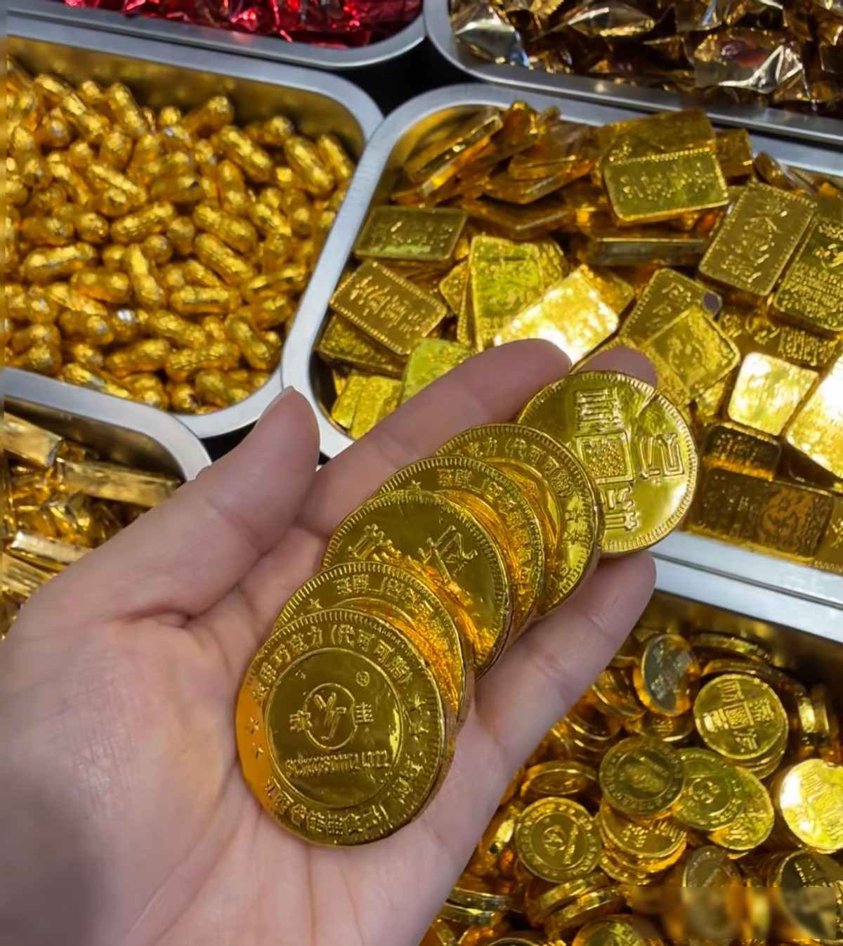 Đi chợ Tết tưởng dễ mà khó: 6 "cạm bẫy mua sắm" quen mặt khiến nhiều gia đình mất tiền oan trước Tết Nguyên đán - Ảnh 1.