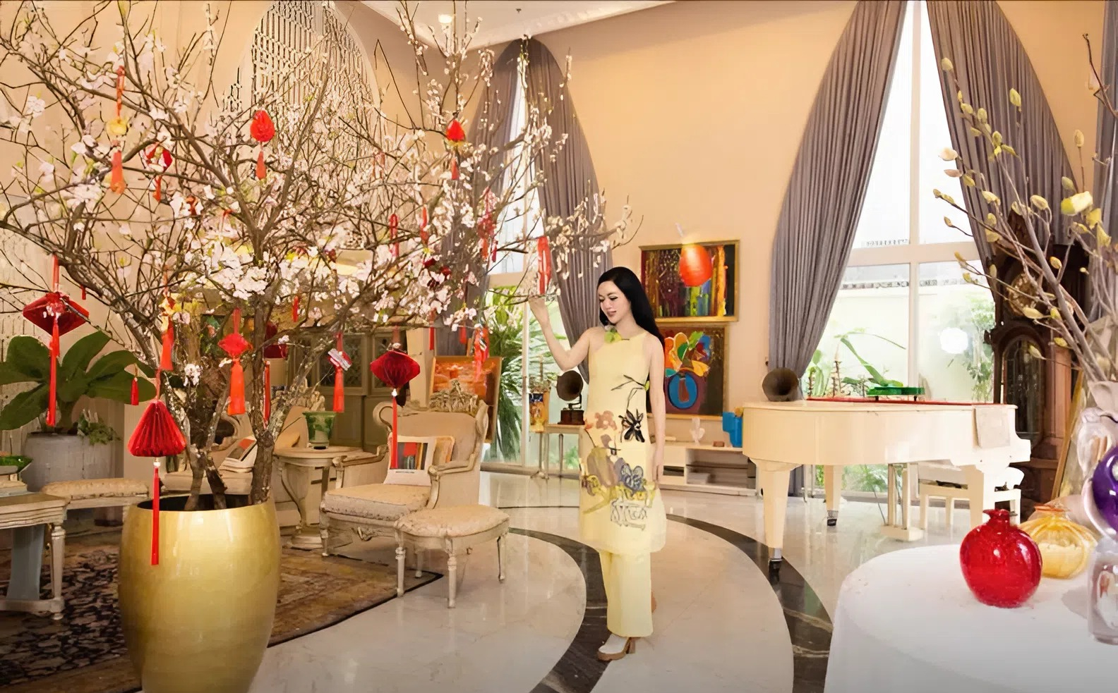 Tết tràn vào biệt thự 1.000m2 của Hoa hậu “34 năm không có người kế vị”- Ảnh 4.