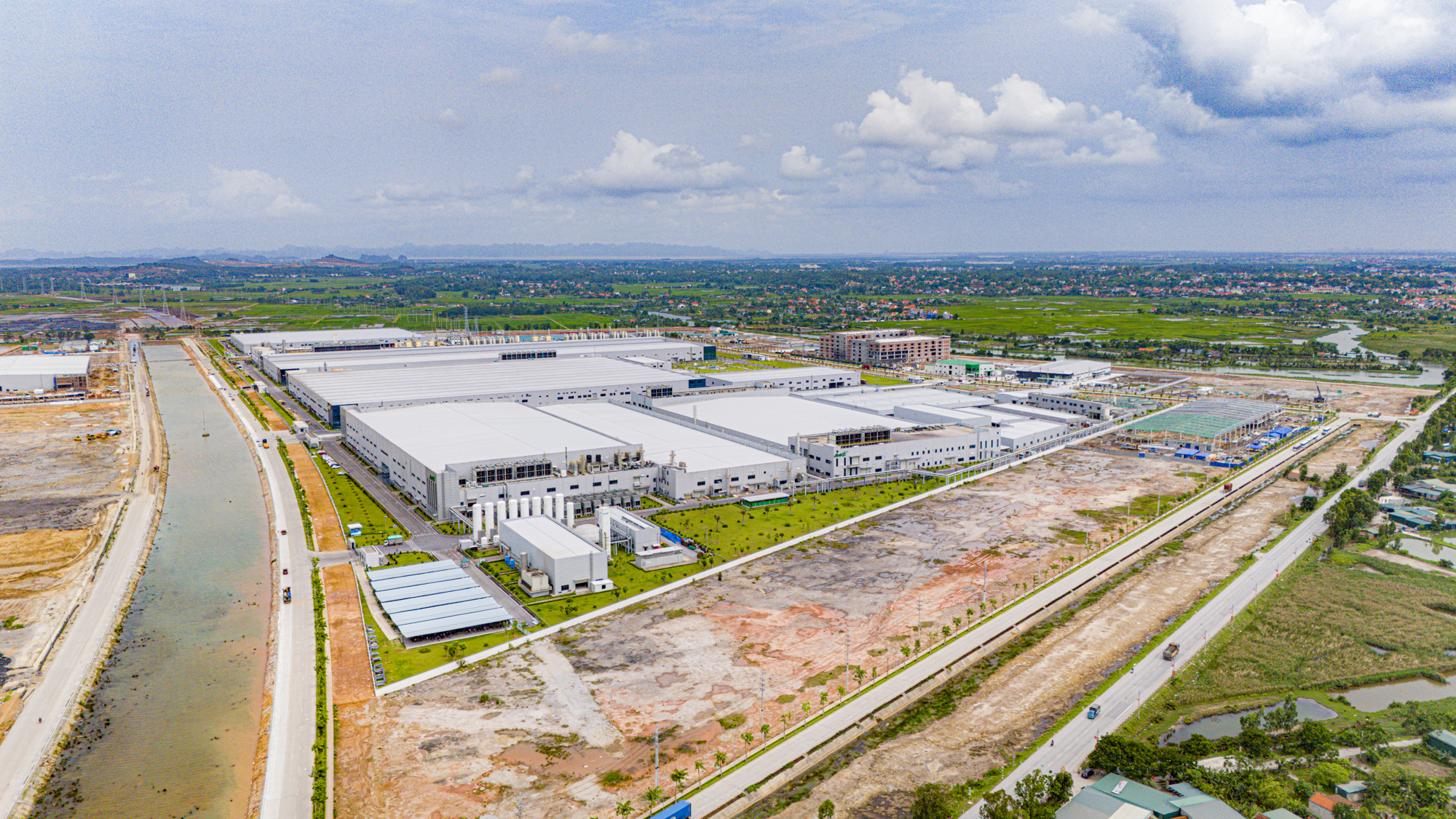 Nhắm tới mốc 1 tỷ USD trong năm 2026, ‘ông trùm’ khu công nghiệp Thái Lan đề nghị Quảng Ninh hỗ trợ nhiều việc quan trọng - Ảnh 1.