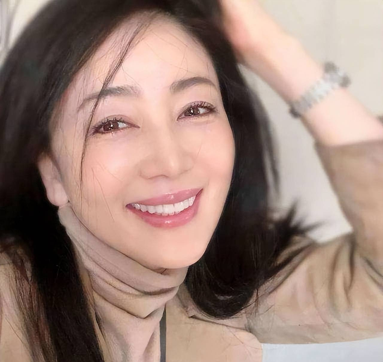 Bây giờ tôi mới biết: Hóa ra đây là loại cá khiến chị bạn 40+ của mình trông trẻ như gái 30! - Ảnh 1.