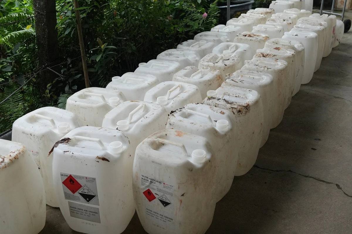 Giật mình hơn 60.000 lít giấm giả pha từ axit công nghiệp với nước lã: Sức khỏe người tiêu dùng bị đe dọa thế nào? - Ảnh 1.