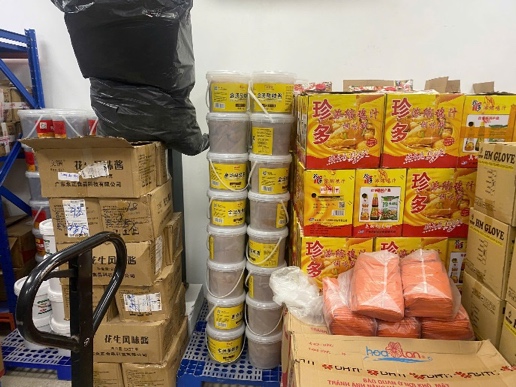 Phát hiện 1,5 tấn nguyên liệu thực phẩm không rõ nguồn gốc, liên kết với chuỗi lẩu nổi tiếng Hà Nội- Ảnh 1.