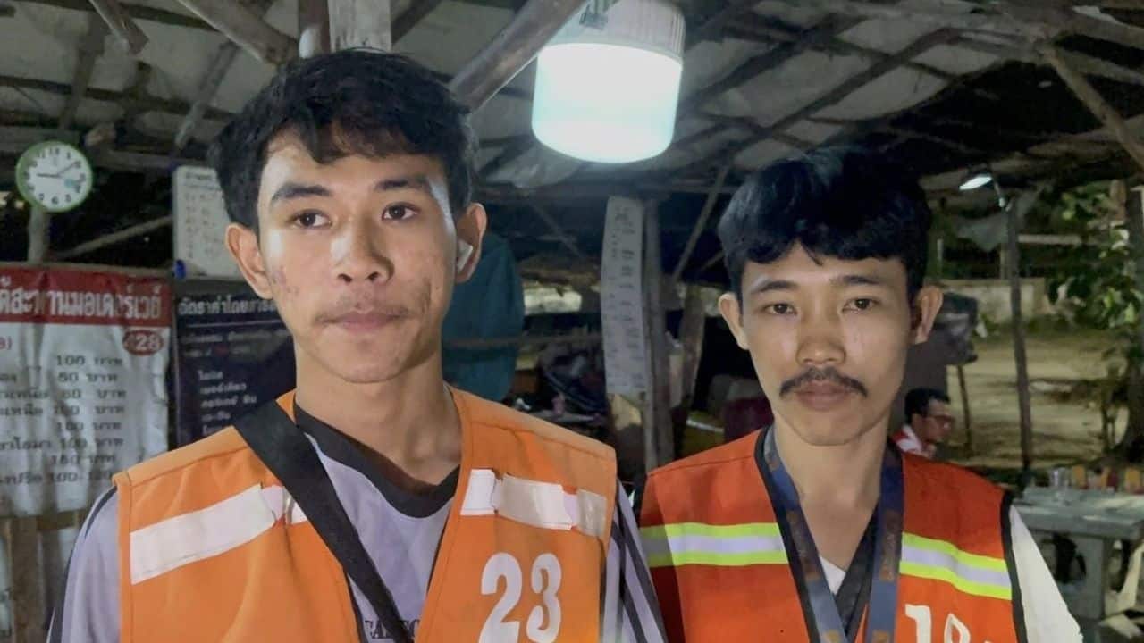 Chiếc ô tô di chuyển nhanh, người đàn ông bám trên nắp capo hét lớn, câu chuyện đằng sau gây tranh cãi- Ảnh 2.