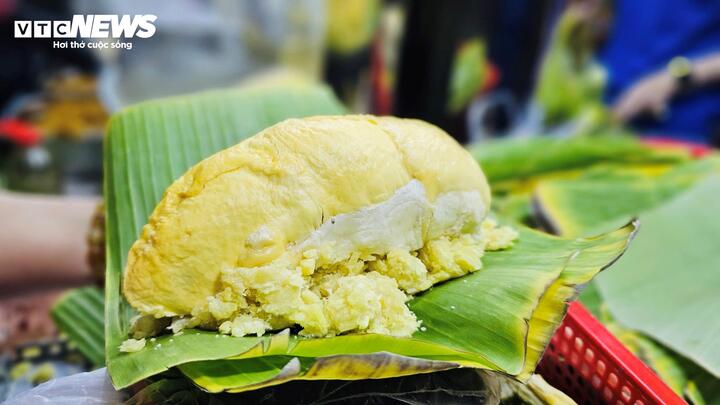 Vợ chồng trẻ bán xôi sầu riêng nổi tiếng tại Công viên Đầm Sen , TP . HCM - Ảnh 2.