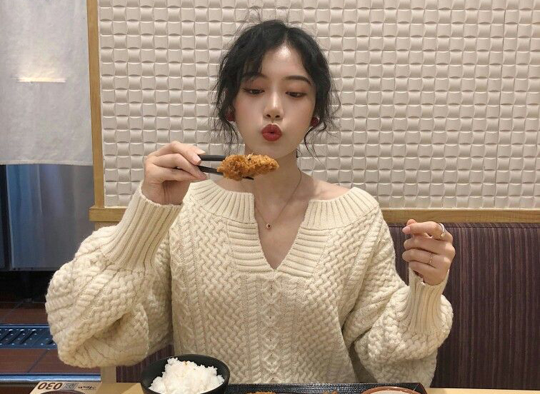 Ngày càng nhiều chị em còn trẻ đã mắc ung thư cổ tử cung, bác sĩ khuyên: 4 món này ngon đấy nhưng ăn ít lại!- Ảnh 1.