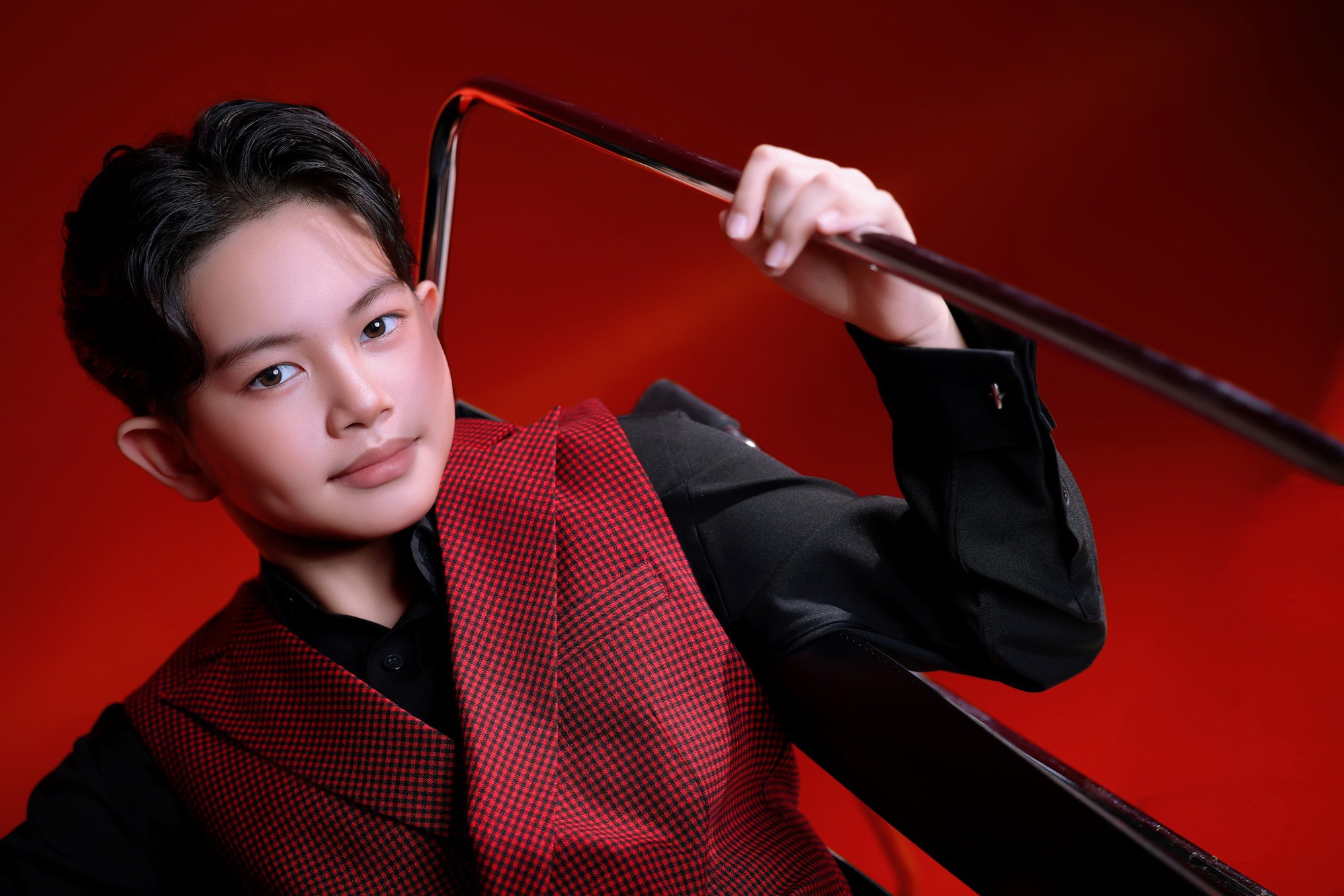 Quý tử "cực phẩm" nhà Phan Hiển: Thần thái chuẩn soái ca, bảng thành tích vượt xa ông bố nổi tiếng mới gây choáng - Ảnh 6.