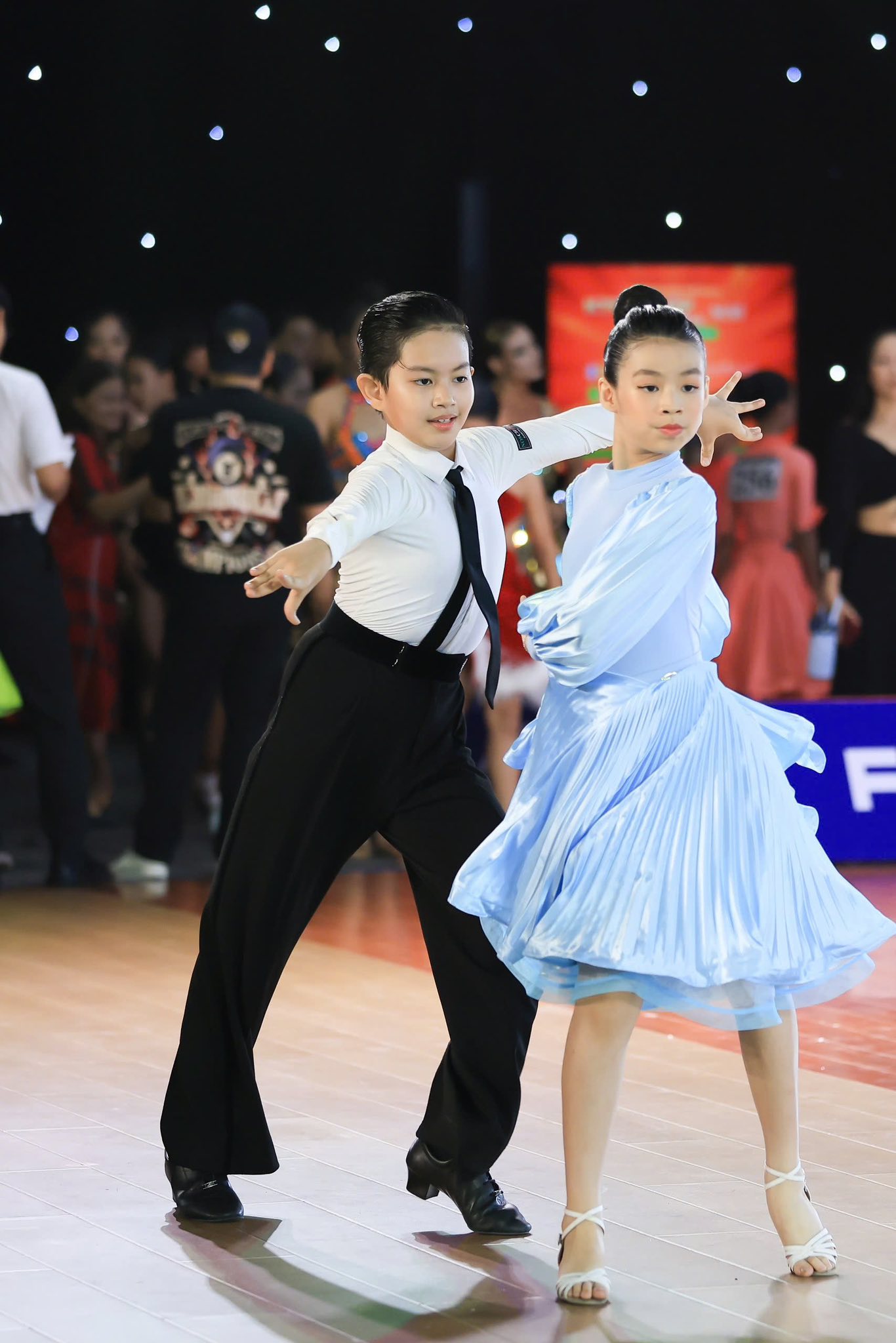 Quý tử "cực phẩm" nhà Phan Hiển: Thần thái chuẩn soái ca, bảng thành tích vượt xa ông bố nổi tiếng mới gây choáng - Ảnh 2.