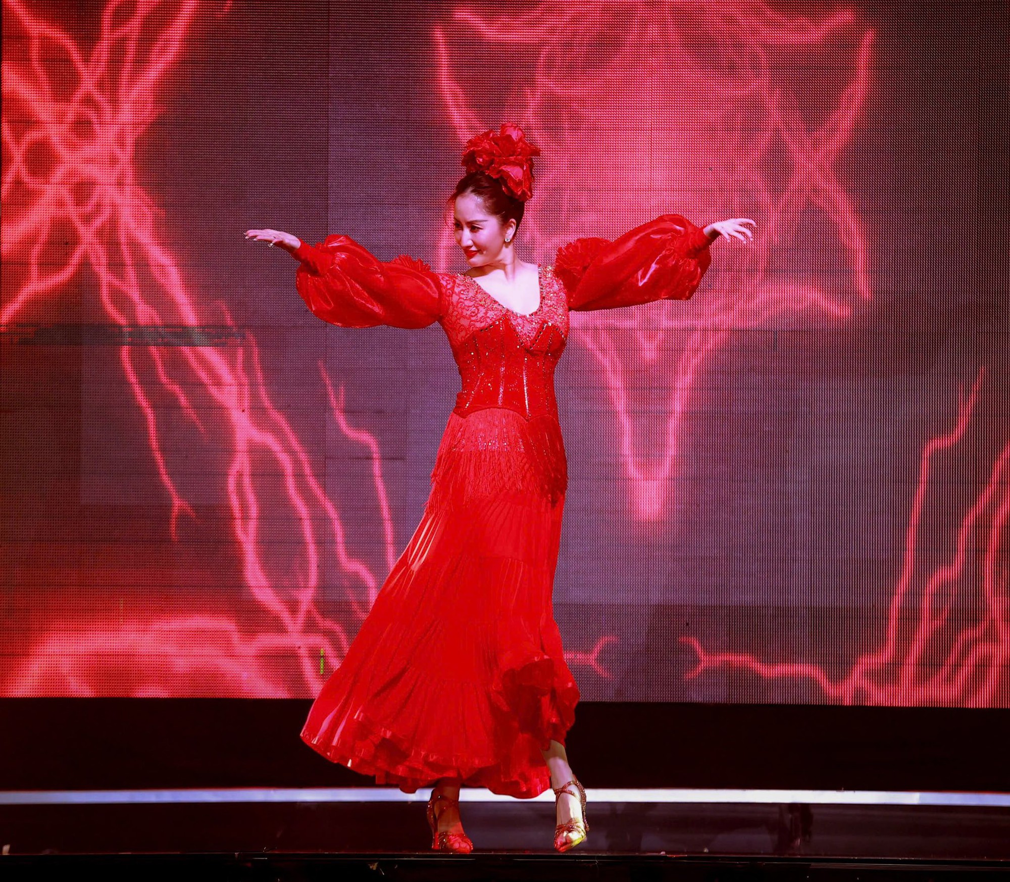 Mối quan hệ đặc biệt giữa Khánh Thi và bạn nhảy của Phan Hiển - Ảnh 6.