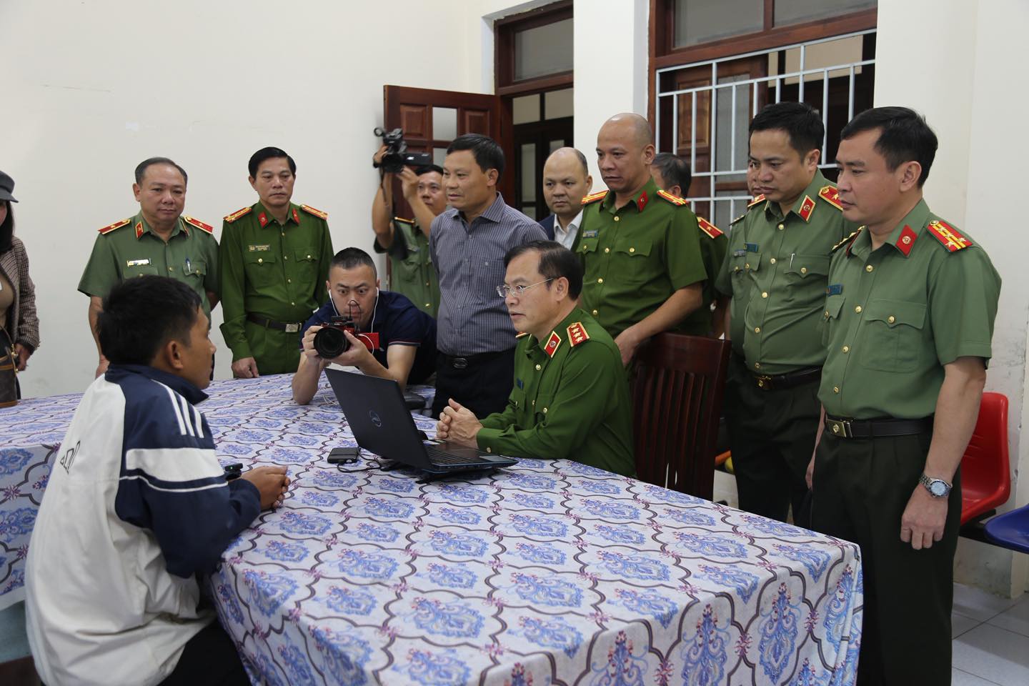 Cận cảnh hiện trường bắt giữ, truy lùng 2 tên cướp ngân hàng Gia Lai của hàng trăm CBCS công an từ 9 đơn vị - Ảnh 5.