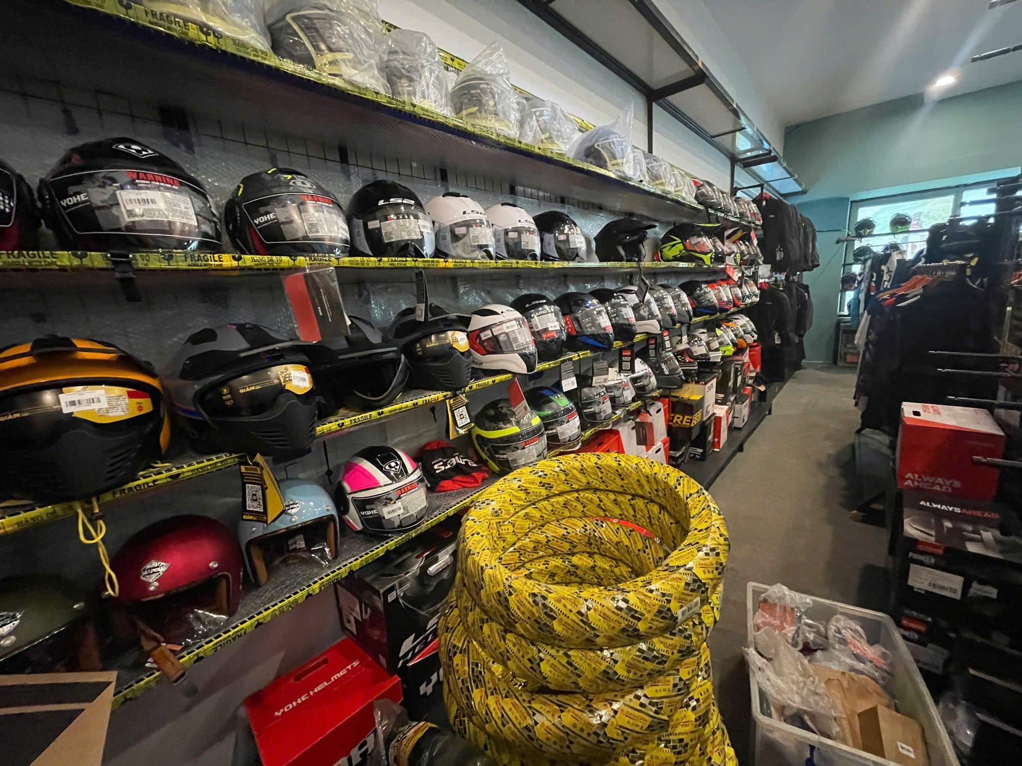 Công an TPHCM bắt chủ doanh nghiệp Tigit Motorbikes - Ảnh 3.