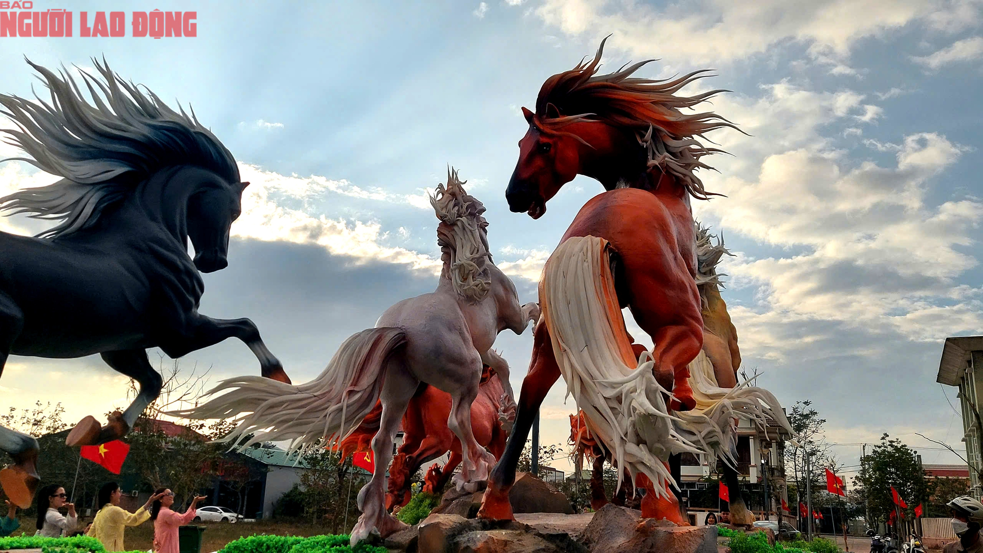 Linh vật ngựa độc đáo ở Quảng Trị do nghệ nhân Đinh Văn Tâm chế tác - Ảnh 13.