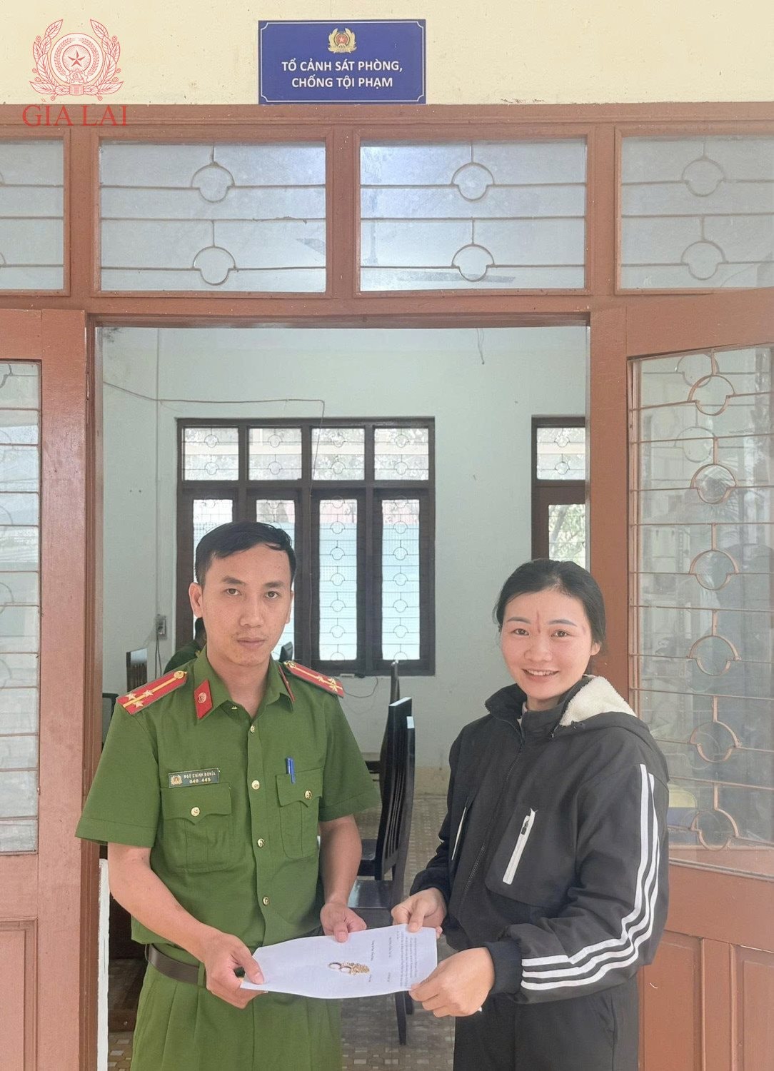 Phát hiện hàng loạt vàng gồm nhẫn cưới, bông tai, dây chuyền trên tuyến đường liên xã: Công an dùng biện pháp nghiệp vụ vào cuộc- Ảnh 1.