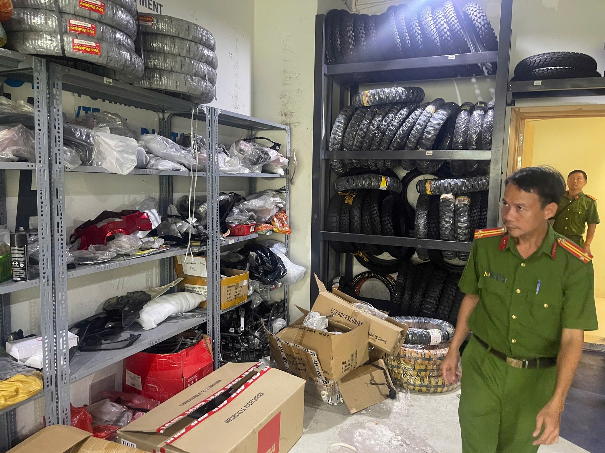 Công an TPHCM bắt chủ doanh nghiệp Tigit Motorbikes - Ảnh 6.