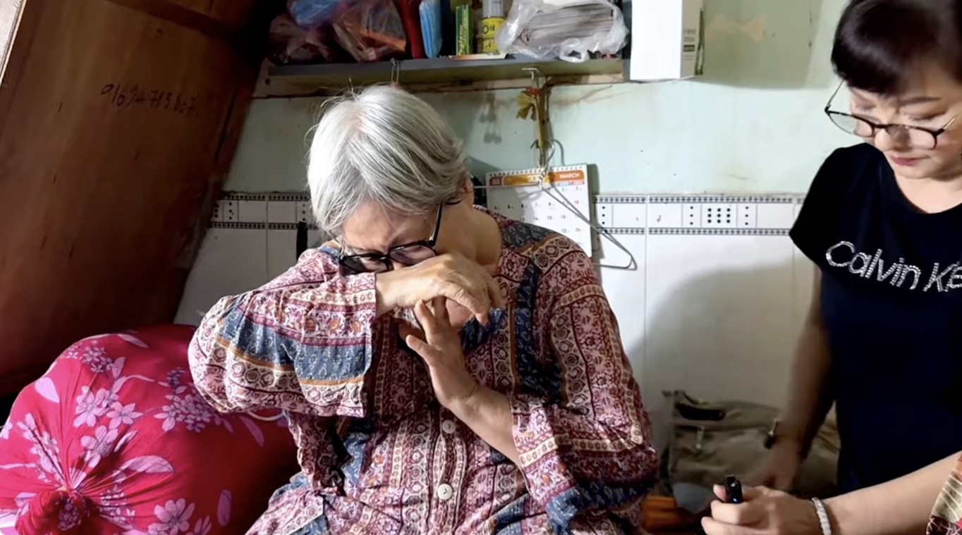 Cô đào cải lương nức danh: Giờ đi bán vé số, nhặt ve chai, khiến đàn em phải bật khóc- Ảnh 1.