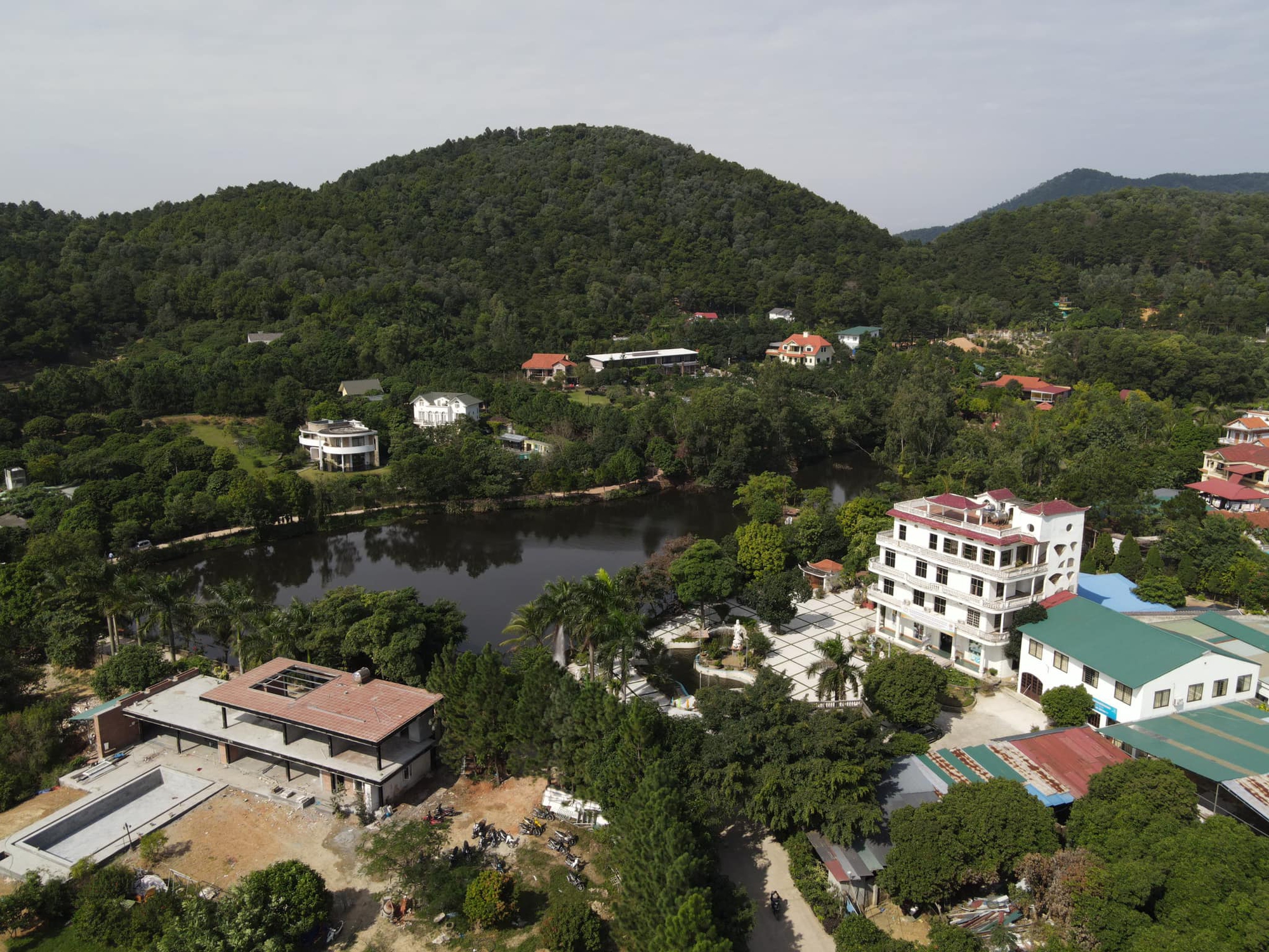 Viện dưỡng lão nội trú duy nhất giữa rừng thông: Cách trung tâm Hà Nội 40km, giá từ 300.000đ/ngày - Ảnh 1.