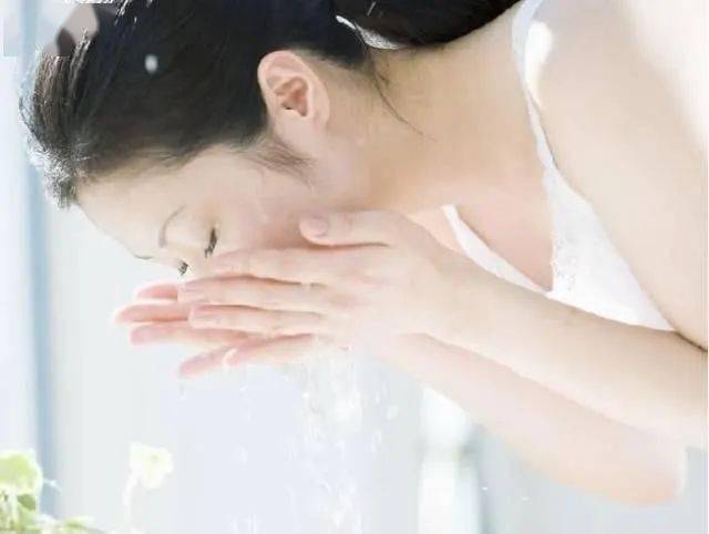 Dù không thức khuya nhưng hàng ngày vẫn làm 5 việc này thì chẳng mấy mà già, collagen mất dần khiến chị em 30 tuổi trông như 50- Ảnh 4.