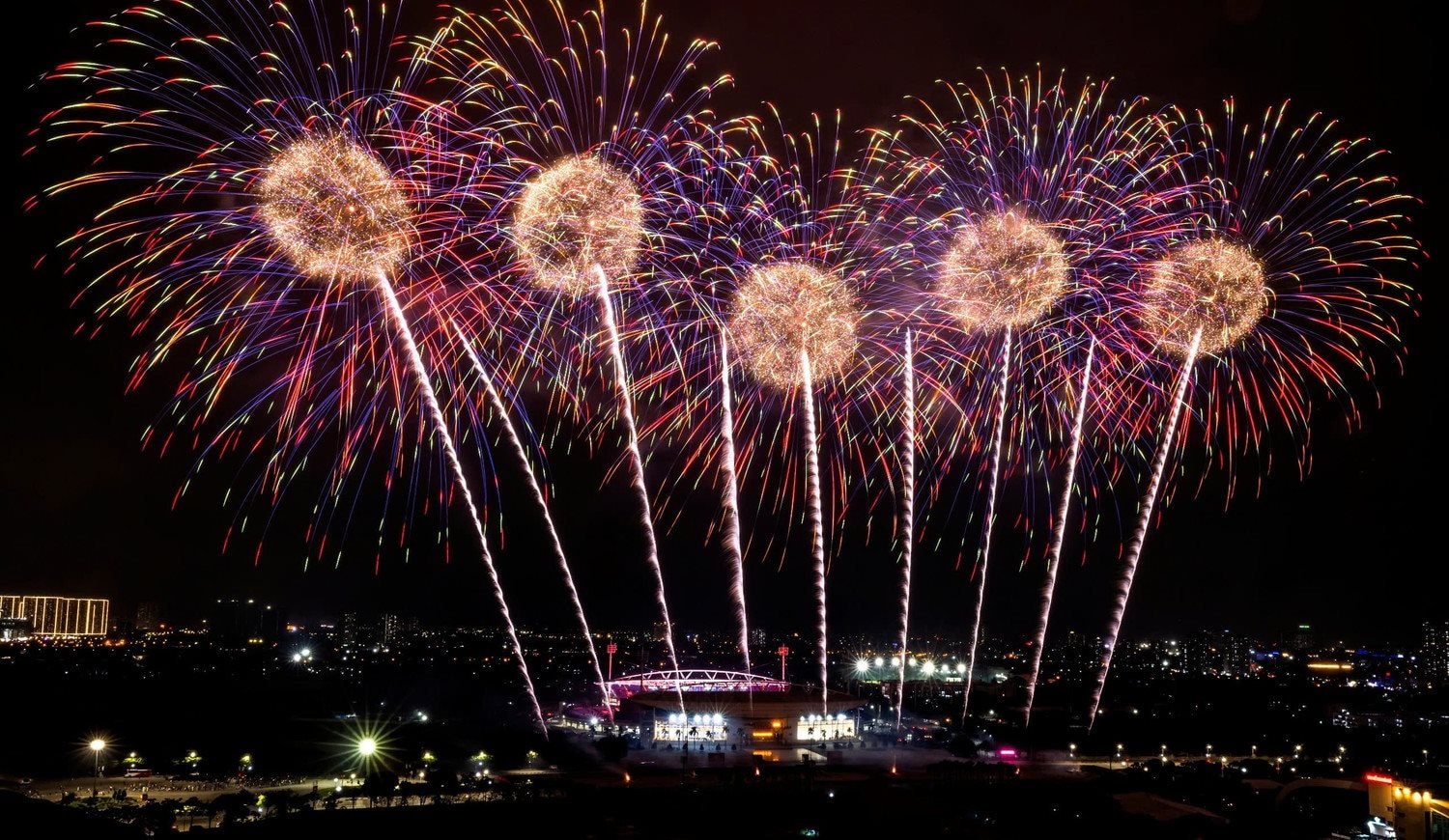 Chơi pháo hoa Tết: Nhà máy của Bộ Quốc Phòng cảnh báo tránh mức phạt 40 triệu đồng- Ảnh 1.