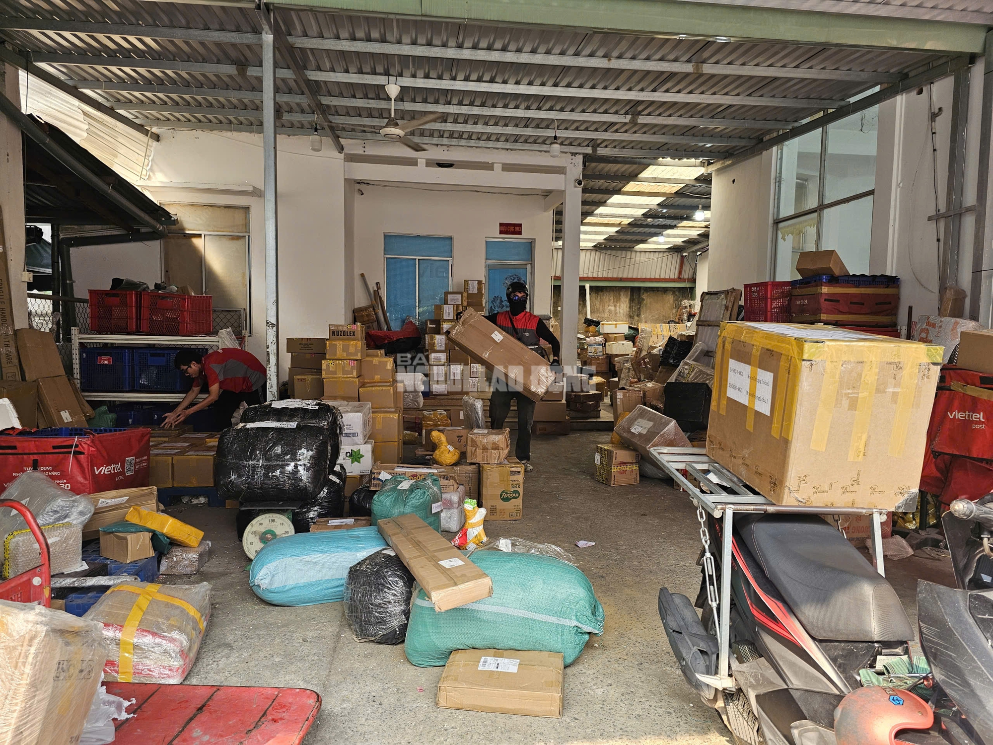 Những lưu ý quan trọng khi mua hàng online, gửi chuyển phát nhanh dịp cận Tết- Ảnh 1.