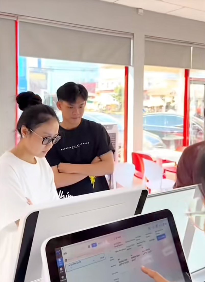 Ngã ngửa trước hình ảnh sau đám cưới của chú rể Campuchia lấy vợ Tây Ninh: "Tổng tài" nghìn tỷ sao lại thế này?- Ảnh 11.