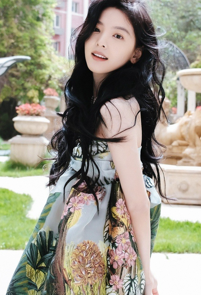 Nữ diễn viên thưởng Tết bằng ô tô cho nhân viên- Ảnh 3.