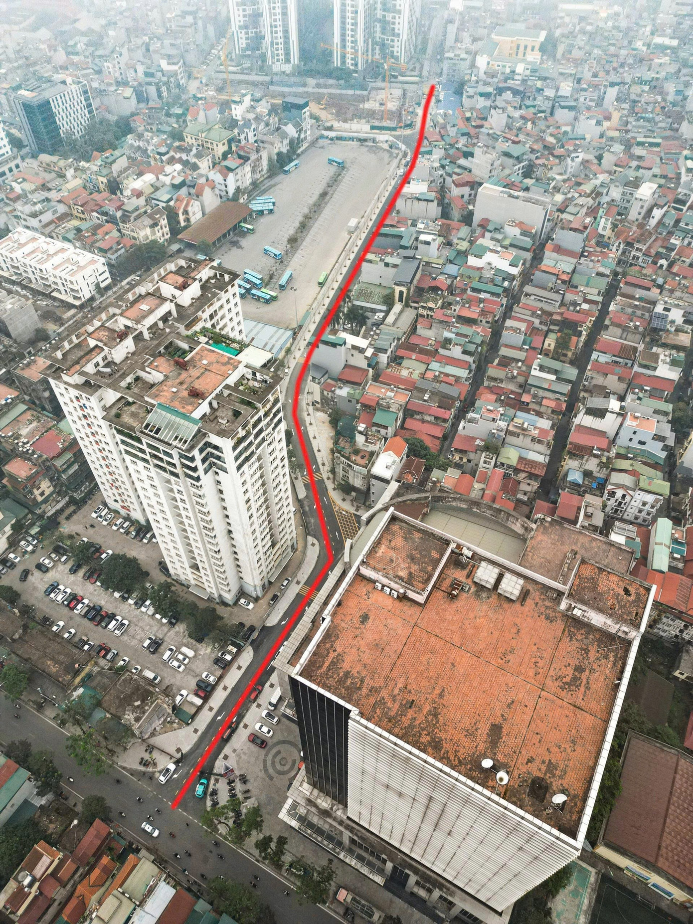 Cận cảnh 'đường cong mềm mại' vừa thông xe, gỡ điểm nóng giao thông vùng lõi Vĩnh Tuy- Ảnh 1.