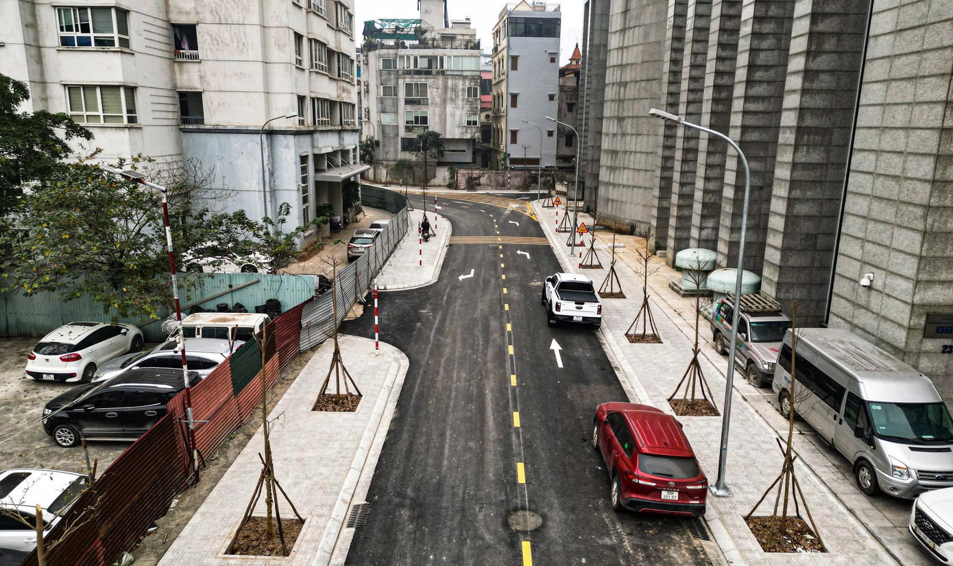 Cận cảnh 'đường cong mềm mại' vừa thông xe, gỡ điểm nóng giao thông vùng lõi Vĩnh Tuy- Ảnh 8.