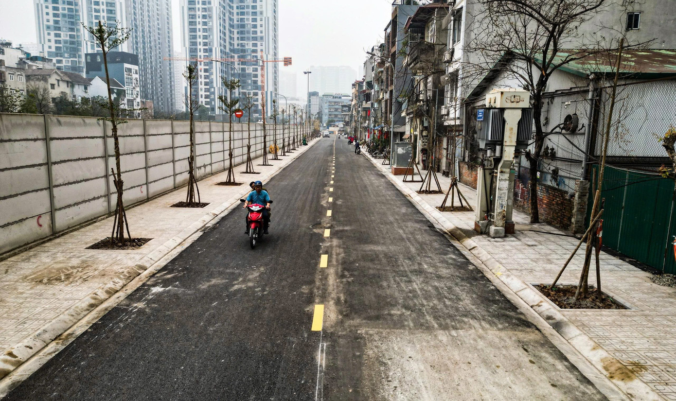 Cận cảnh 'đường cong mềm mại' vừa thông xe, gỡ điểm nóng giao thông vùng lõi Vĩnh Tuy- Ảnh 5.