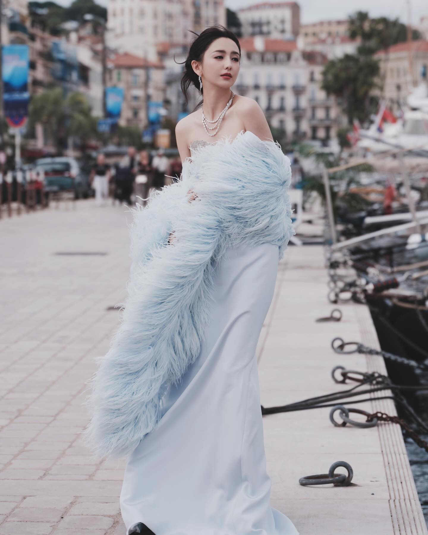 4 mỹ nhân Tân Cương nhắc tên biết liền da trắng mịn phát sáng thành thương hiệu: Bữa ăn hàng ngày của họ không bao giờ thiếu món này- Ảnh 4.