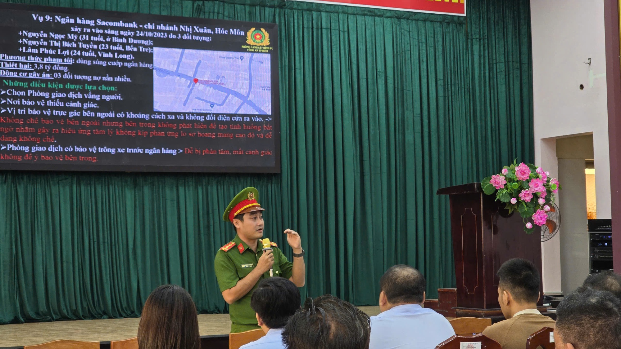 Công an TP Hồ Chí Minh siết phòng ngừa cướp ngân hàng, tiệm vàng sau vụ việc ở Gia Lai- Ảnh 2.