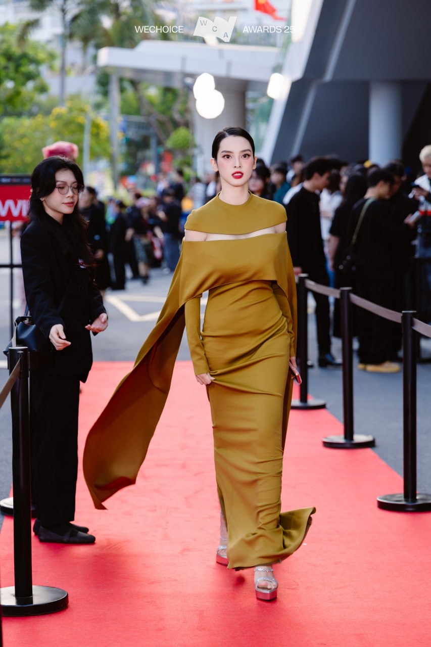 Trọn “đại tiệc nhan sắc” của các chị đẹp ở WeChoice Awards 2025 - Ảnh 6.