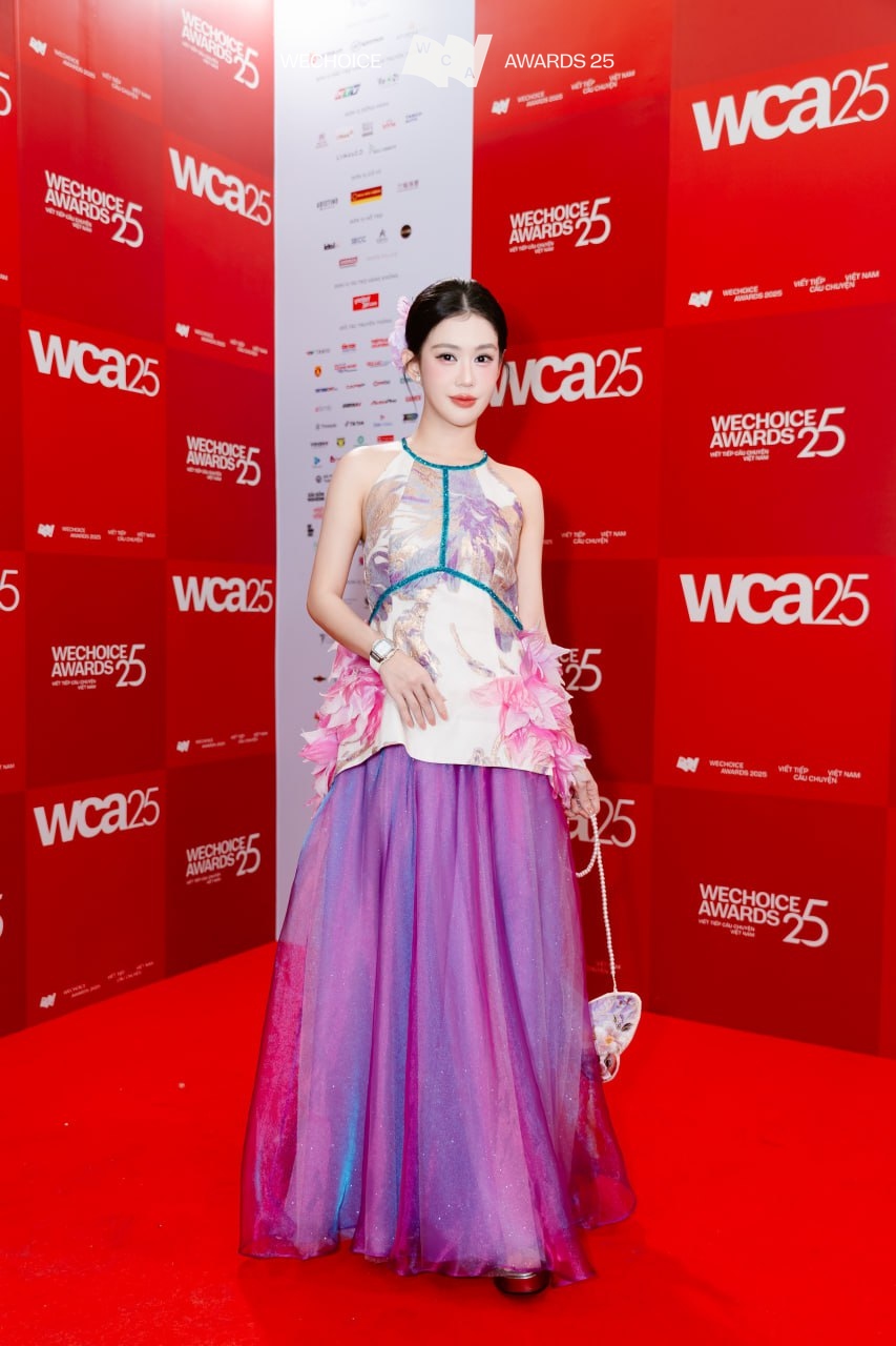 Trọn “đại tiệc nhan sắc” của các chị đẹp ở WeChoice Awards 2025 - Ảnh 8.