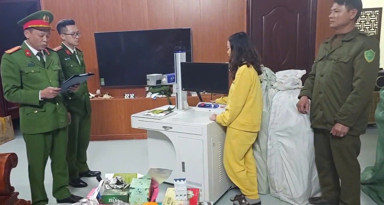 Khám xét khẩn cấp 14 địa điểm ở 4 tỉnh thành trong chuyên án đặc biệt lớn, bắt 3 'ông trùm' và 23 người - Ảnh 1.