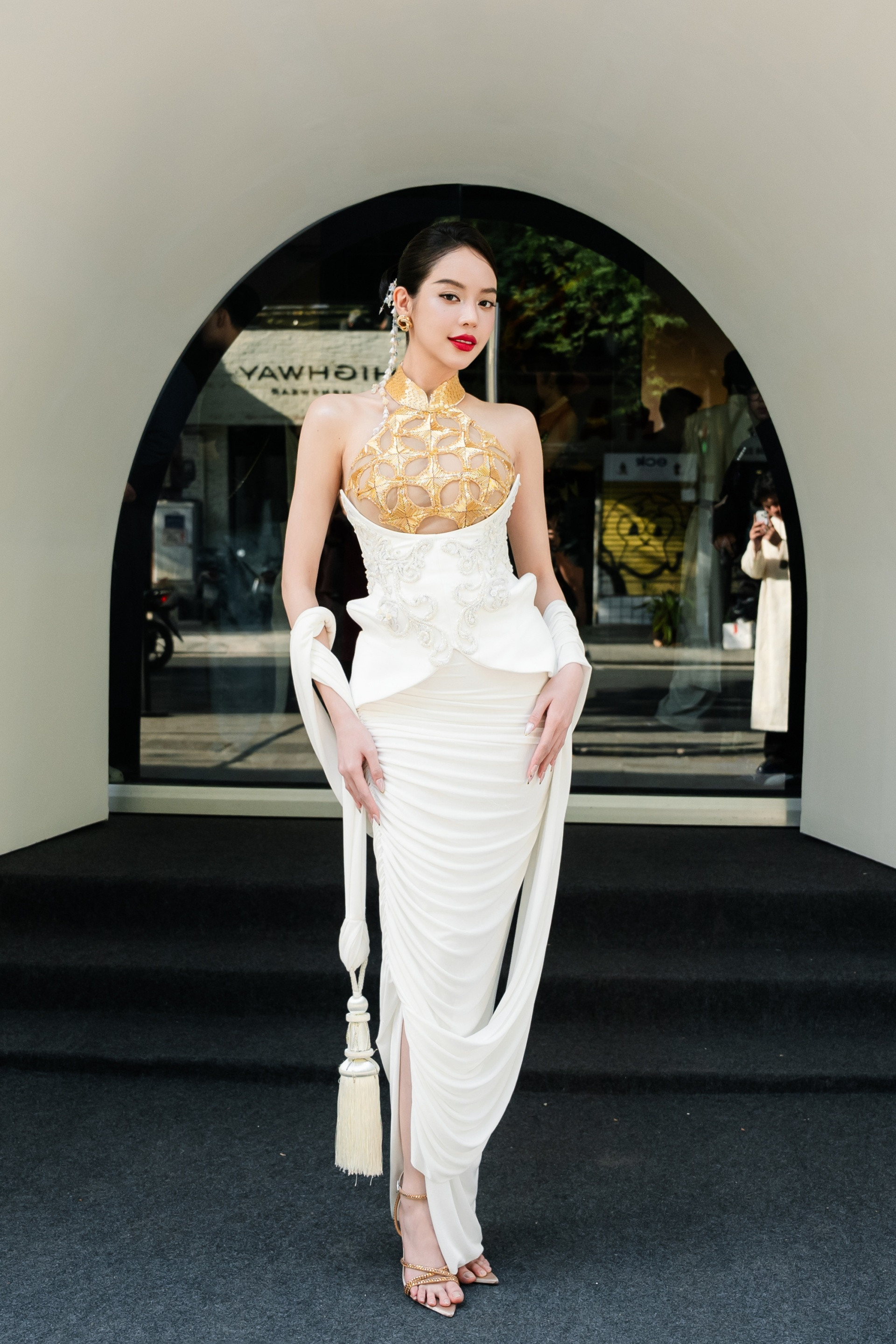 Nữ thần thảm đỏ thế hệ mới gọi tên em xinh Lamoon!- Ảnh 4.