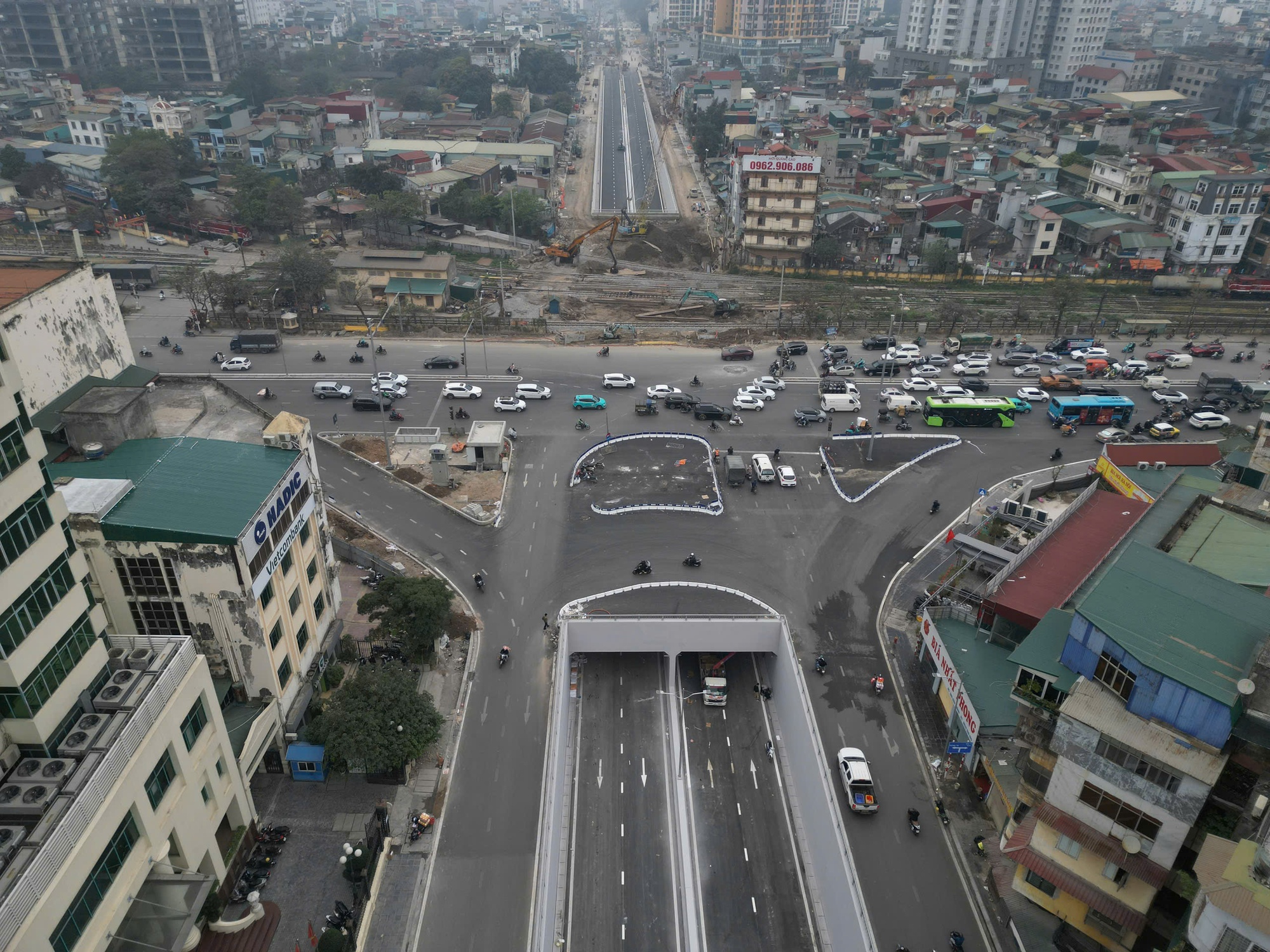 Hầm chui qua đường sắt gần 800 tỉ đồng sắp thông tuyến- Ảnh 1.