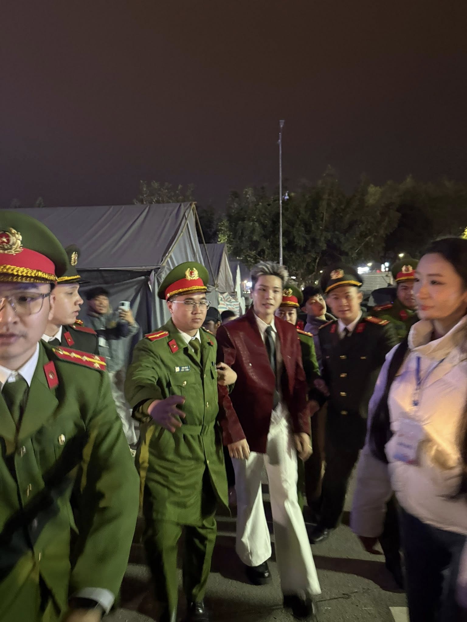 Công an Lạng Sơn hỗ trợ nam ca sĩ đình đám sinh năm 1997 - Ảnh 3.