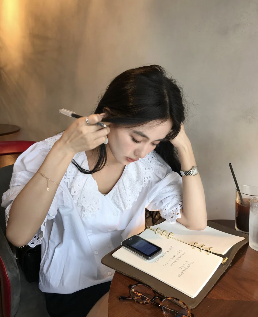 Năm đầu làm dâu, cô vợ trẻ dự trù tiêu Tết 19 triệu: Nhìn bảng chi tiêu thế này, mẹ chồng chỉ biết "thở dài" - Ảnh 1.