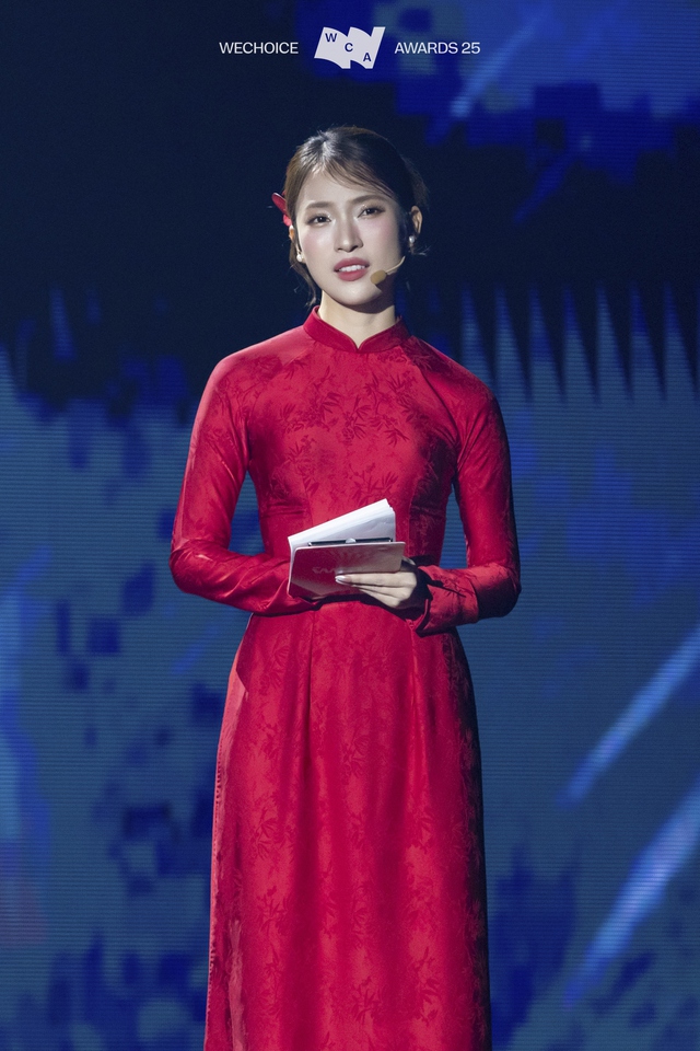 CLIP: Trường đoạn chạm cảm xúc khiến dàn sao Mưa Đỏ, Khánh Vy bật khóc ở Gala WeChoice- Ảnh 4.