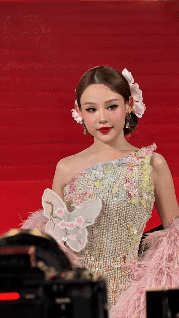 Trọn “đại tiệc nhan sắc” của các chị đẹp ở WeChoice Awards 2025 - Ảnh 4.