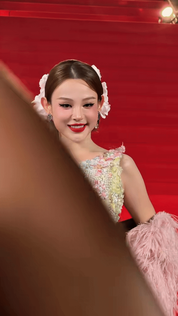 Trọn “đại tiệc nhan sắc” của các chị đẹp ở WeChoice Awards 2025 - Ảnh 3.