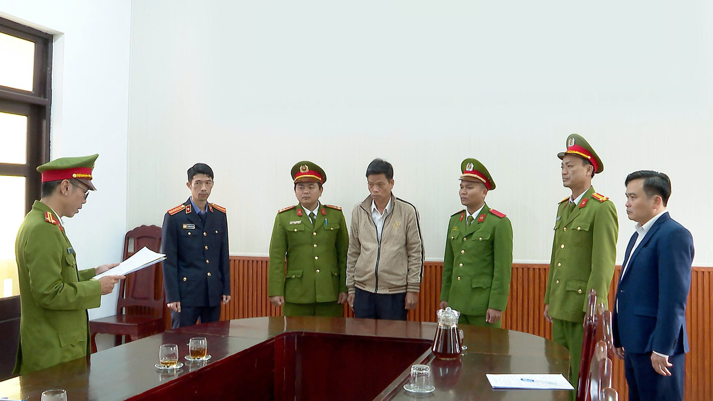 Bắt tạm giam nguyên cán bộ địa chính phường làm giả mạo hồ sơ đất đai- Ảnh 1.