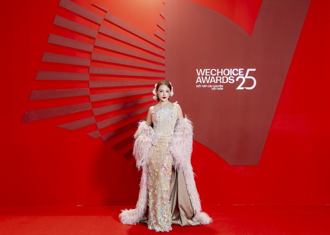 Trọn “đại tiệc nhan sắc” của các chị đẹp ở WeChoice Awards 2025 - Ảnh 2.